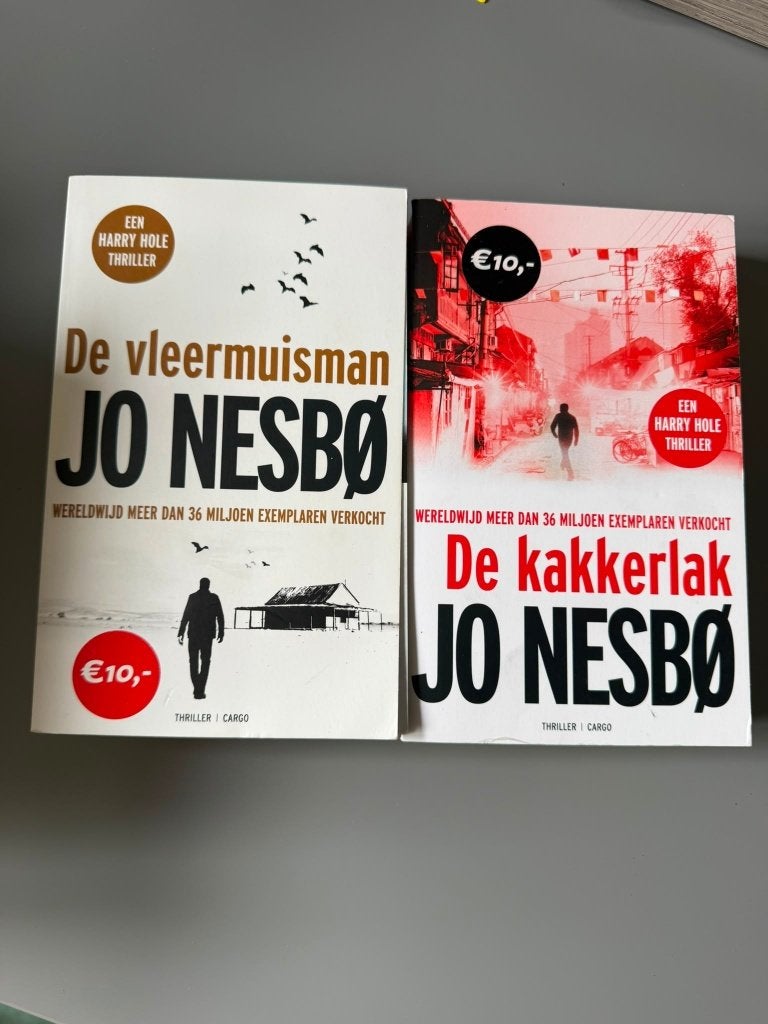 Jo Nesbø - De Vleermuisman & De Kakkerlak (Harry Hole), Europa overig, Jo Nesbø, Ophalen, Gelezen
