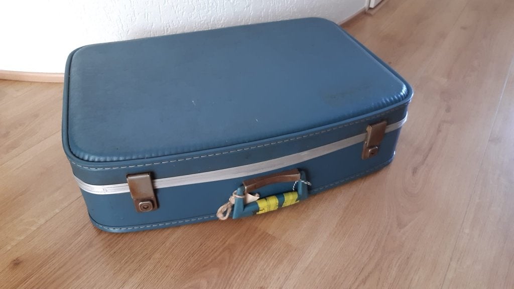 Koopje! Lichtblauwe oude reiskoffer met luxe binnenzijde, Sieraden, Tassen en Uiterlijk, Koffers, Overige materialen, Gebruikt