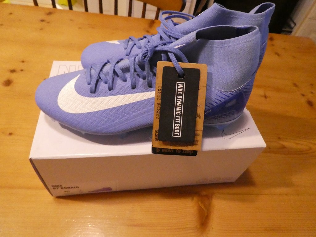 Unieke Nike Mercurial Voetbalschoenen(Nike By You)MT40 Nieuw, Maat XS of kleiner, Schoenen, Nieuw, Ophalen of Verzenden