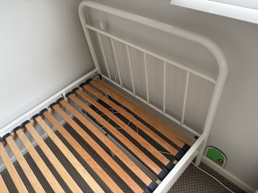 Wit metalen bed 90 x 200 cm inclusief lattenbodem, Huis en Inrichting, Ophalen, Gebruikt, 90 cm, Eenpersoons