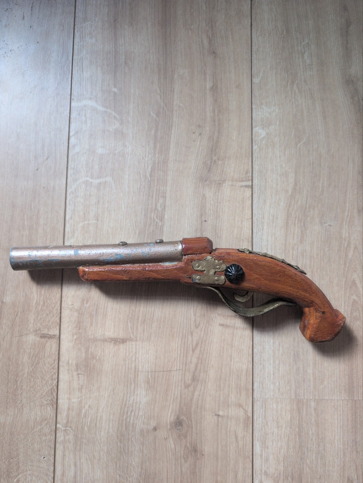 Nep houten pistool / revolver, Ophalen of Verzenden, Overige maten