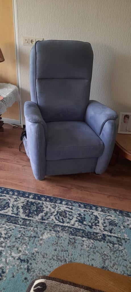 Mooie blauwe fauteuil met meerdere standen., Huis en Inrichting, Fauteuils, Ophalen, 75 tot 100 cm, 50 tot 75 cm