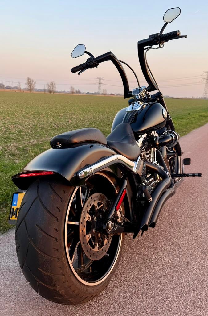 Foto 2 van BREAKOUT CUSTOM, VANCE & HINES, 2014, LED, 14” Fat stuur