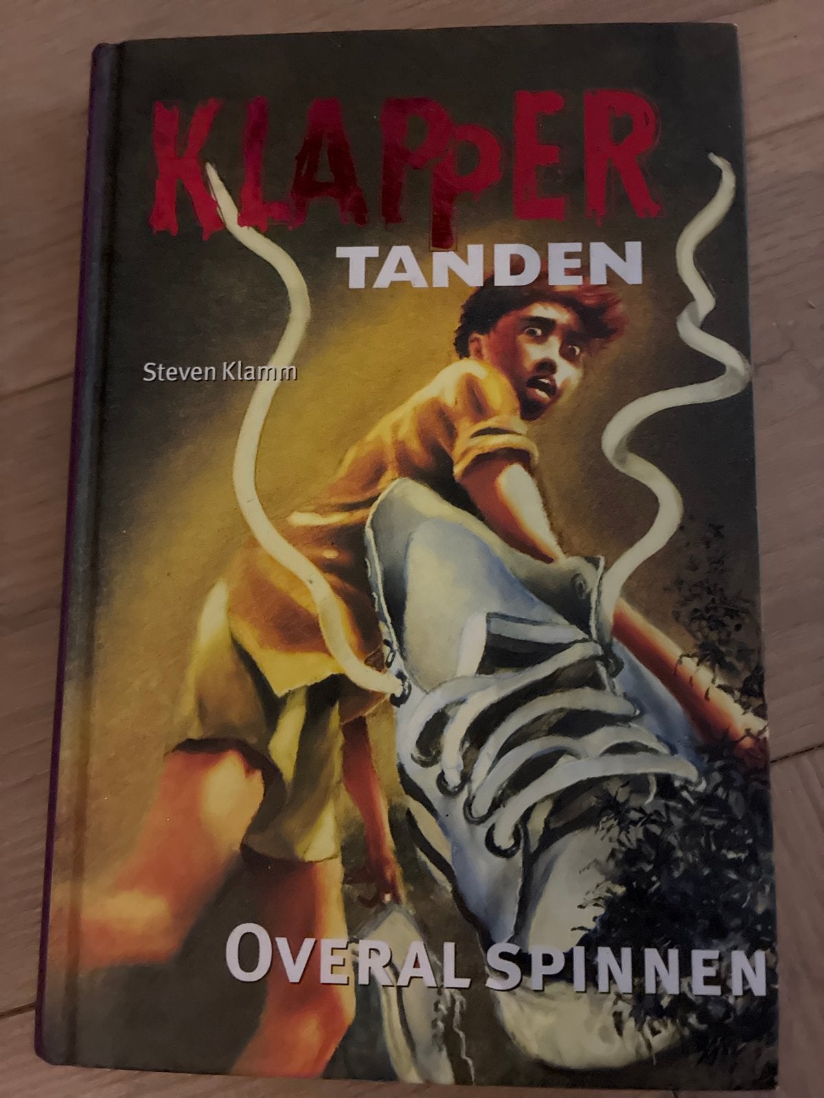 Klappertanden: Overal Spinnen - Steven Klamm, Ophalen of Verzenden, Zo goed als nieuw, Fictie