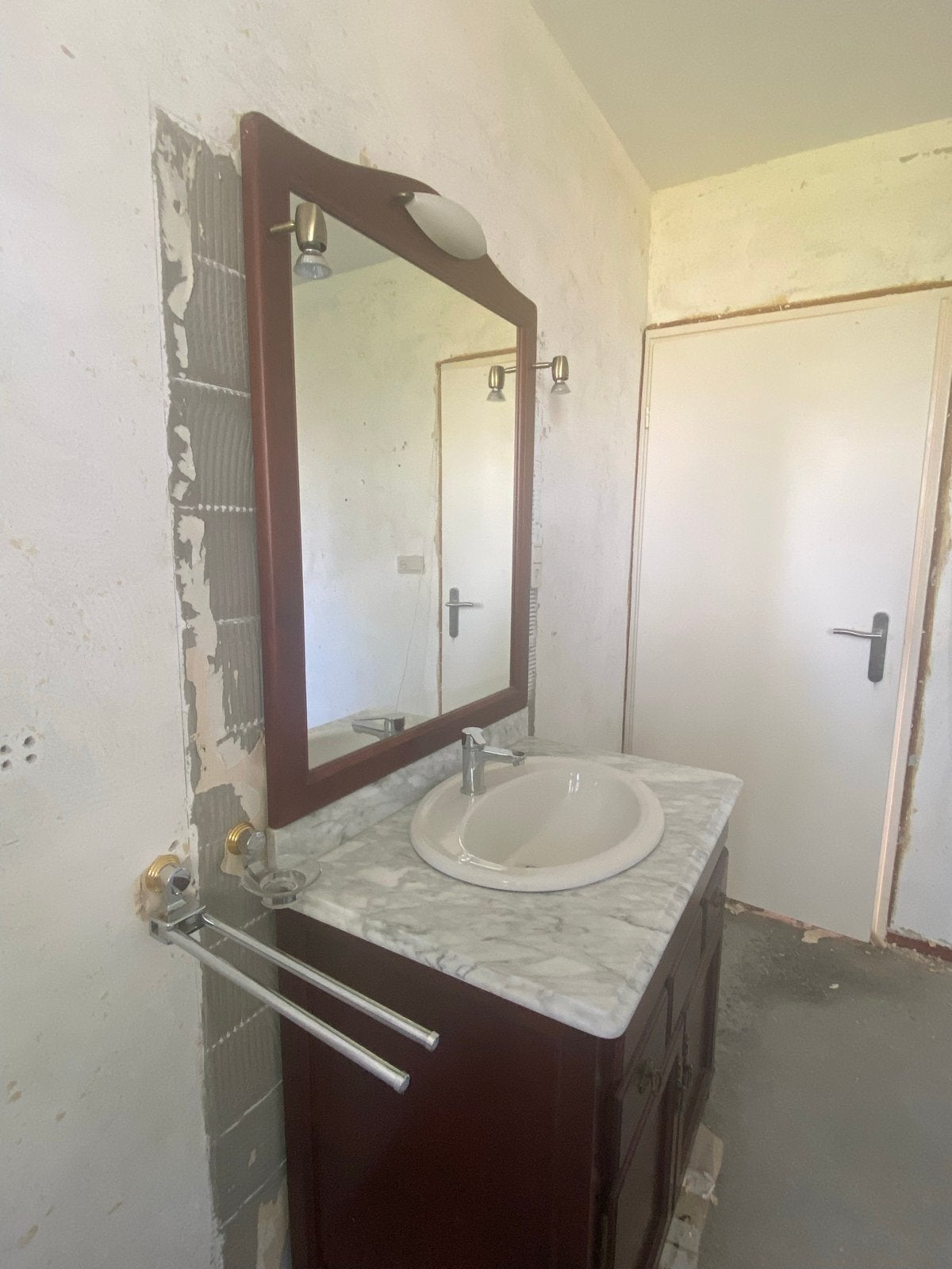 Badkamermeubel met wastafel en spiegel, Huis en Inrichting, Badkamer | Badkamermeubels, Gebruikt, 100 tot 150 cm, Wastafelkast
