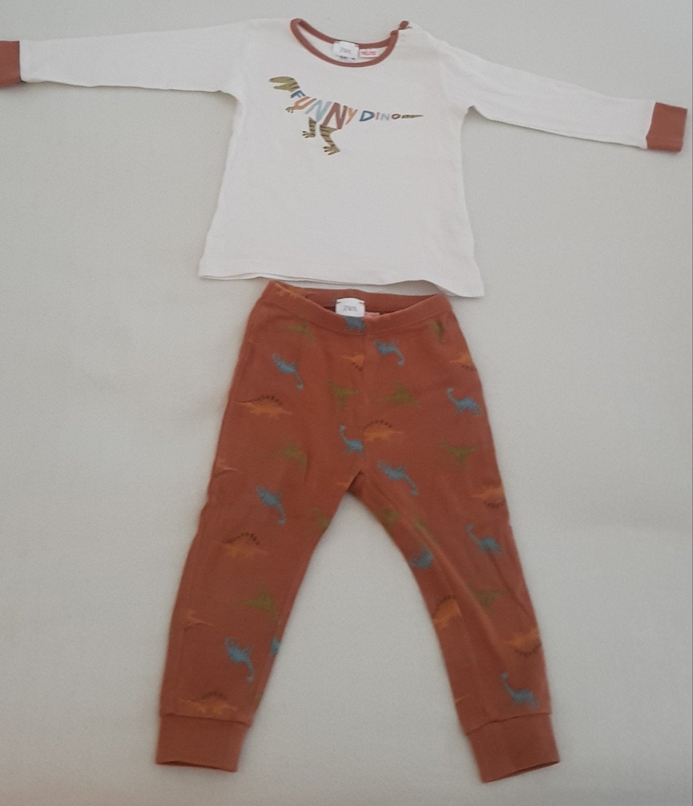 Zara dinosaurus pyjama setje maat 92 nachtkleding baby, Kinderen en Baby's, Nacht- of Onderkleding, Gebruikt, Verzenden, Zara