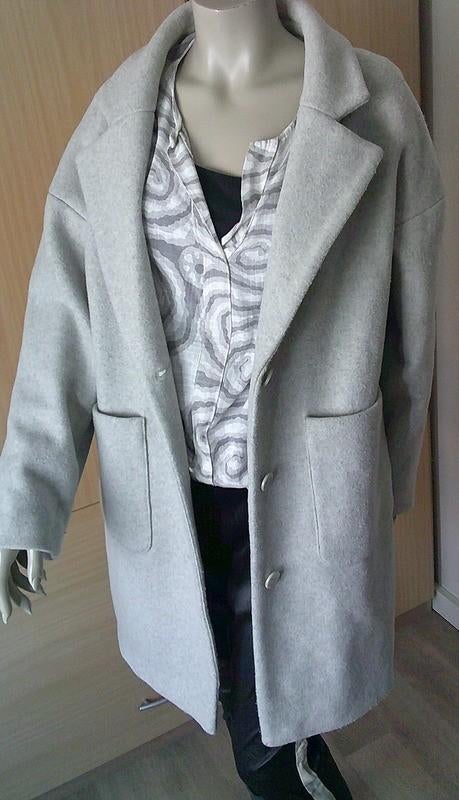 NA-KD lichtgrijze lange 40 % wollen jas maat 36, Kleding | Dames, Jassen | Winter, NA-KD, Verzenden, Maat 36 (S), Grijs