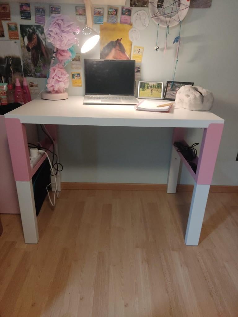 Bureau en stoel voor kinderen Ikea, wit met roze poten, Ophalen, Gebruikt, 96 cm, In hoogte verstelbaar