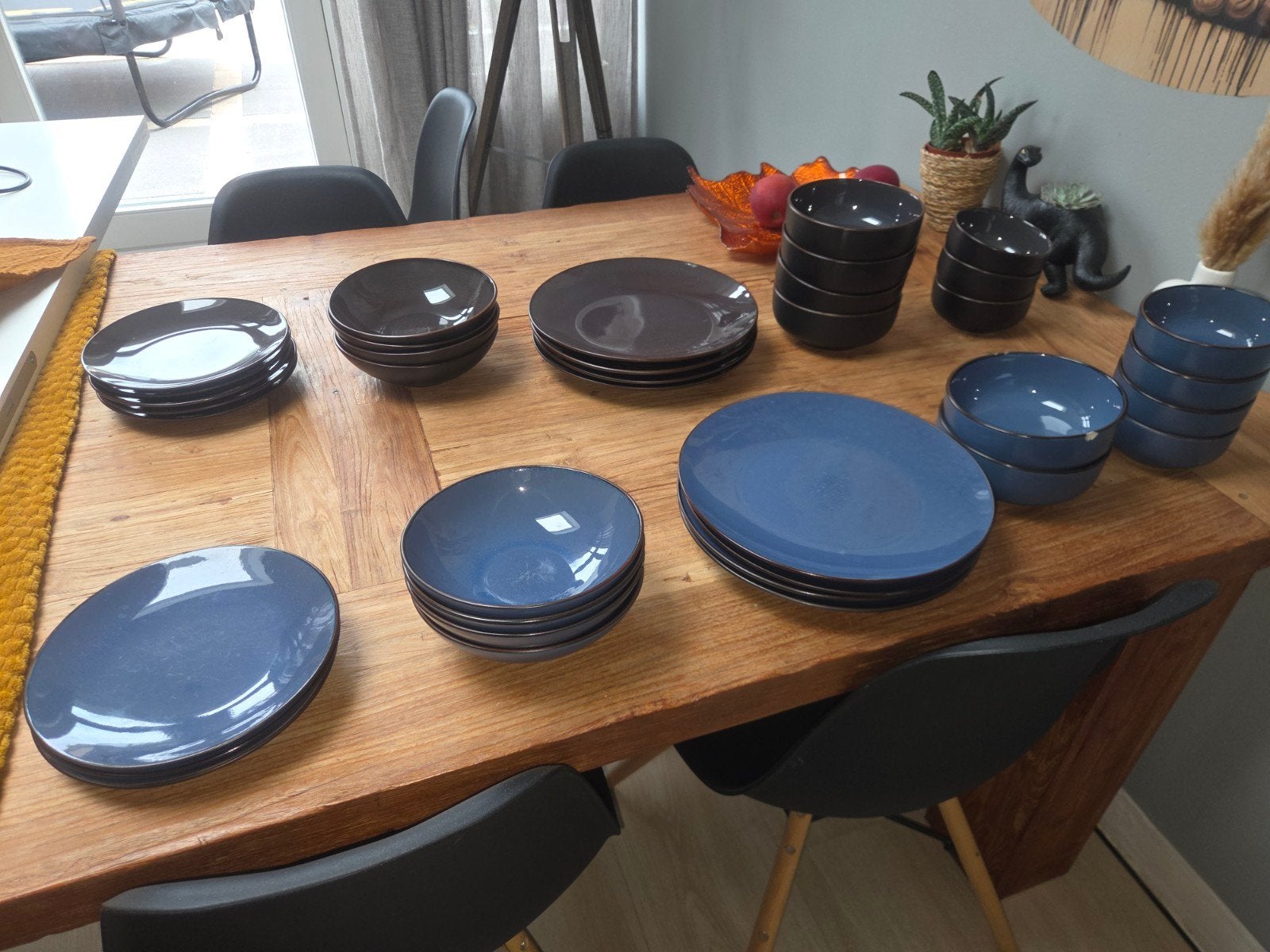 Nette servies set in blauw en bruin - 38-delig, Ophalen, Gebruikt, Compleet servies