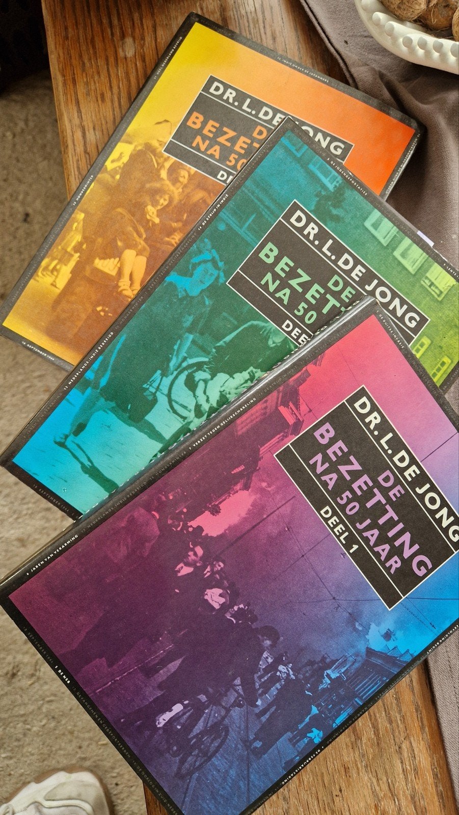 De Bezetting na 50 jaar - Dr. L. de Jong (deel 1-3), Boeken, Geschiedenis | Vaderland, 20e eeuw of later, Ophalen of Verzenden
