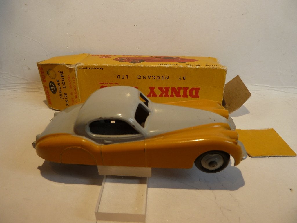 DINKY TOYS: nr.157  JAGUAR XK 120 COUPE + DOOSJE & KLEURSTIP, Ophalen of Verzenden, Gebruikt, Auto, Dinky Toys