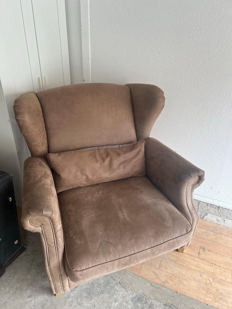 Comfortabele bruine stoel/ fauteuil/ love seat met kussen, Huis en Inrichting, Fauteuils, Ophalen, Gebruikt, Stof, 75 tot 100 cm