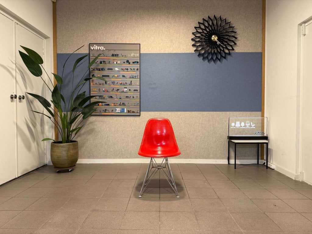 Vitra | Eames | DSR | Crimson Red Fiberglass | 1x, Vitra, Twee, Ophalen of Verzenden, Zo goed als nieuw