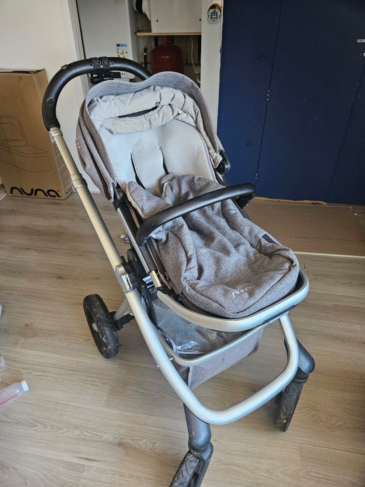 Nuna 2-in-1 kinderwagen met wieg en zitgedeelte + adapters, Gebruikt, Verstelbare duwstang, Ophalen, Kinderwagen