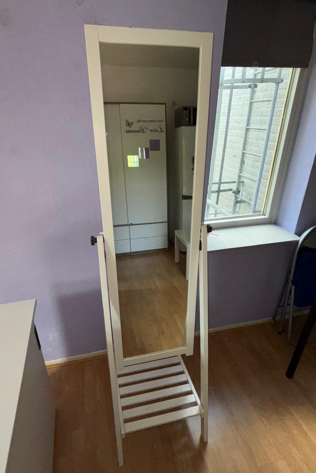 Spiegel met plankje wit hout GRATIS, Ophalen, Minder dan 50 cm, Gebruikt, 150 tot 200 cm