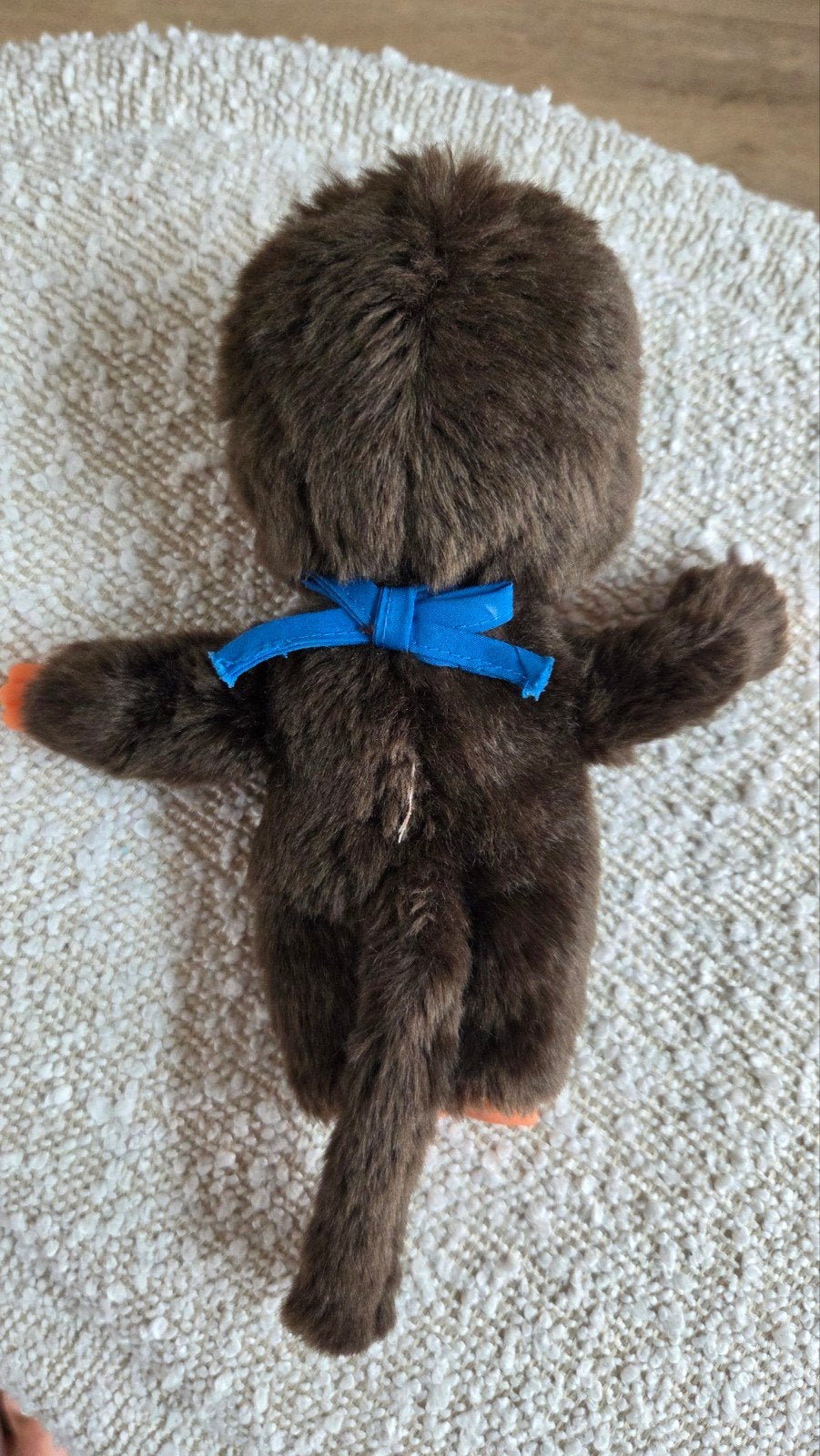 Vintage Monchichi knuffel met slabbetje - Bruin, Gebruikt, Overige merken, Overige karakters, Ophalen of Verzenden