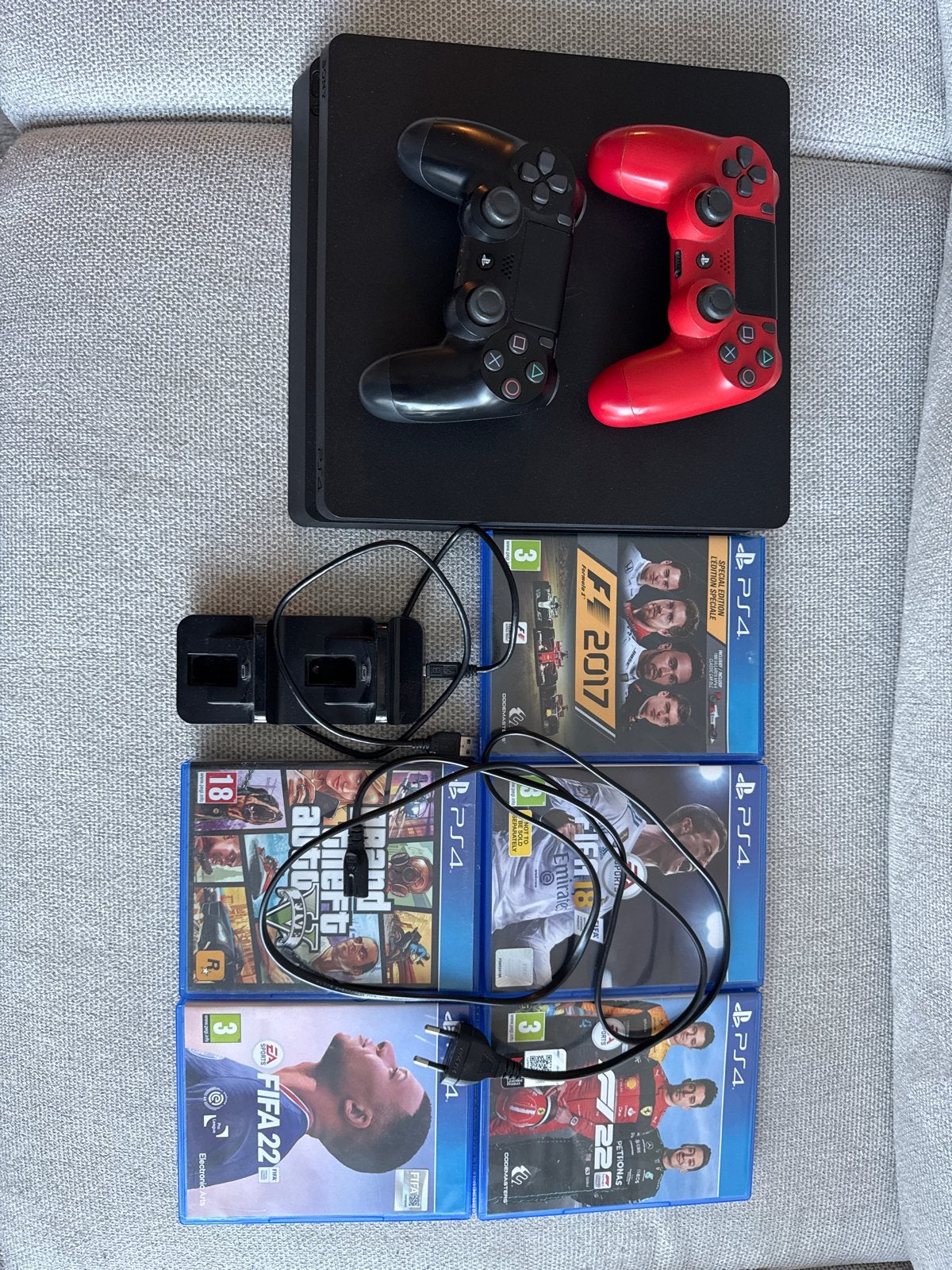 PlayStation 4 Slim 1 TB met 2 controllers en 4 games, Spelcomputers en Games, Spelcomputers | Sony PlayStation 4, Ophalen, Met games