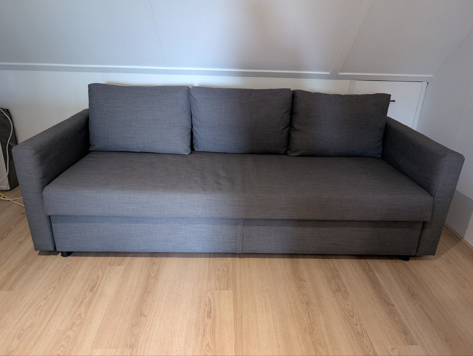 Slaapbank Friheten, 3-zitsslaapbank, donkergrijs, Ophalen, Tweepersoons, 140 cm, Zo goed als nieuw
