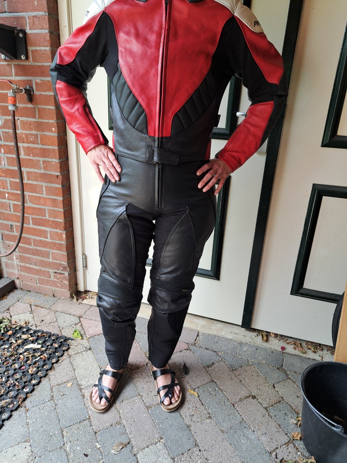 Akito Bodyguard Leren Motorpak - Rood/Zwart/Wit, Motoren, Ophalen, Dames, Tweedehands, Combipak