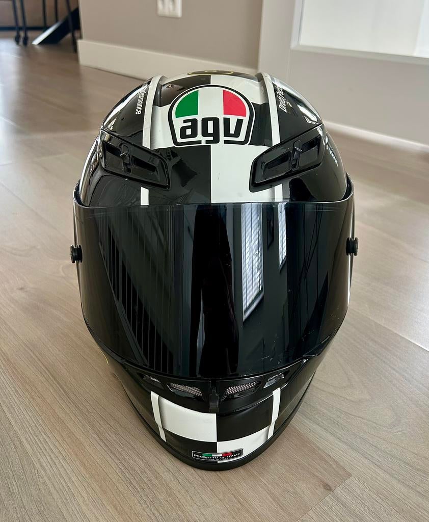AGV GP Tech Valentino Rossi 8 Celebration helm Champion 2008, Motoren, M, Ophalen of Verzenden, Tweedehands, Integraalhelm