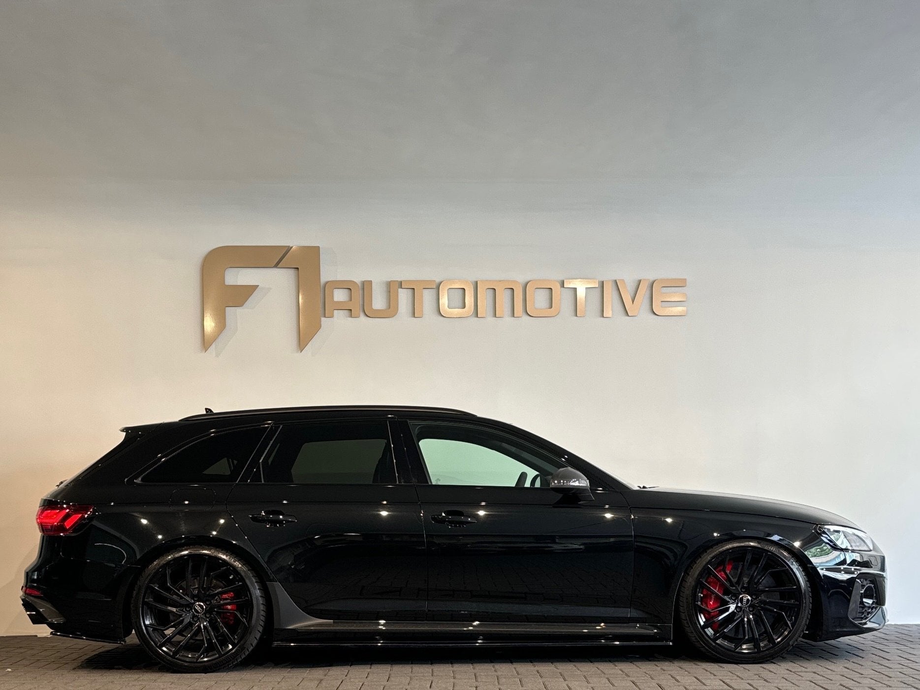 Foto 12 van Audi RS4 Avant 2.9 TFSI quattro Pano|Ceramic|B&O|HuD|Carbon