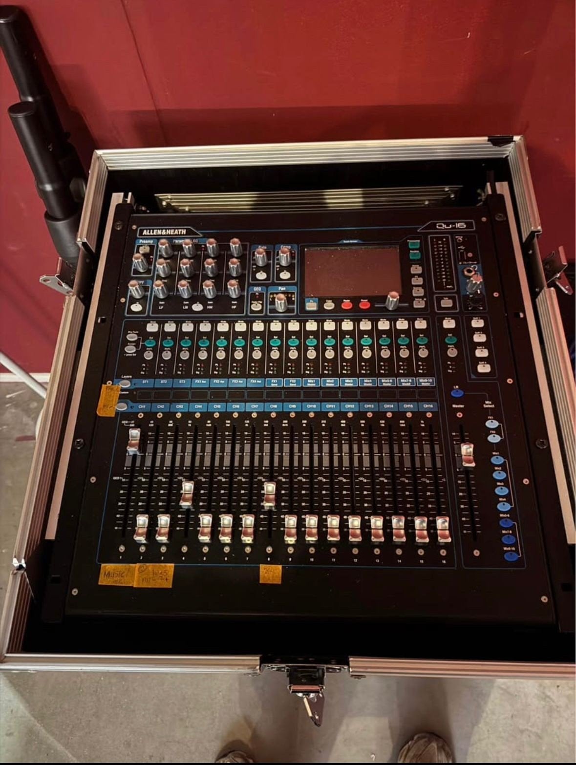 Allen & Heath Qu-16 Digitale Mixer digitaal mengpaneel., Muziek en Instrumenten, Ophalen, Gebruikt, 10 tot 20 kanalen, Microfooningang