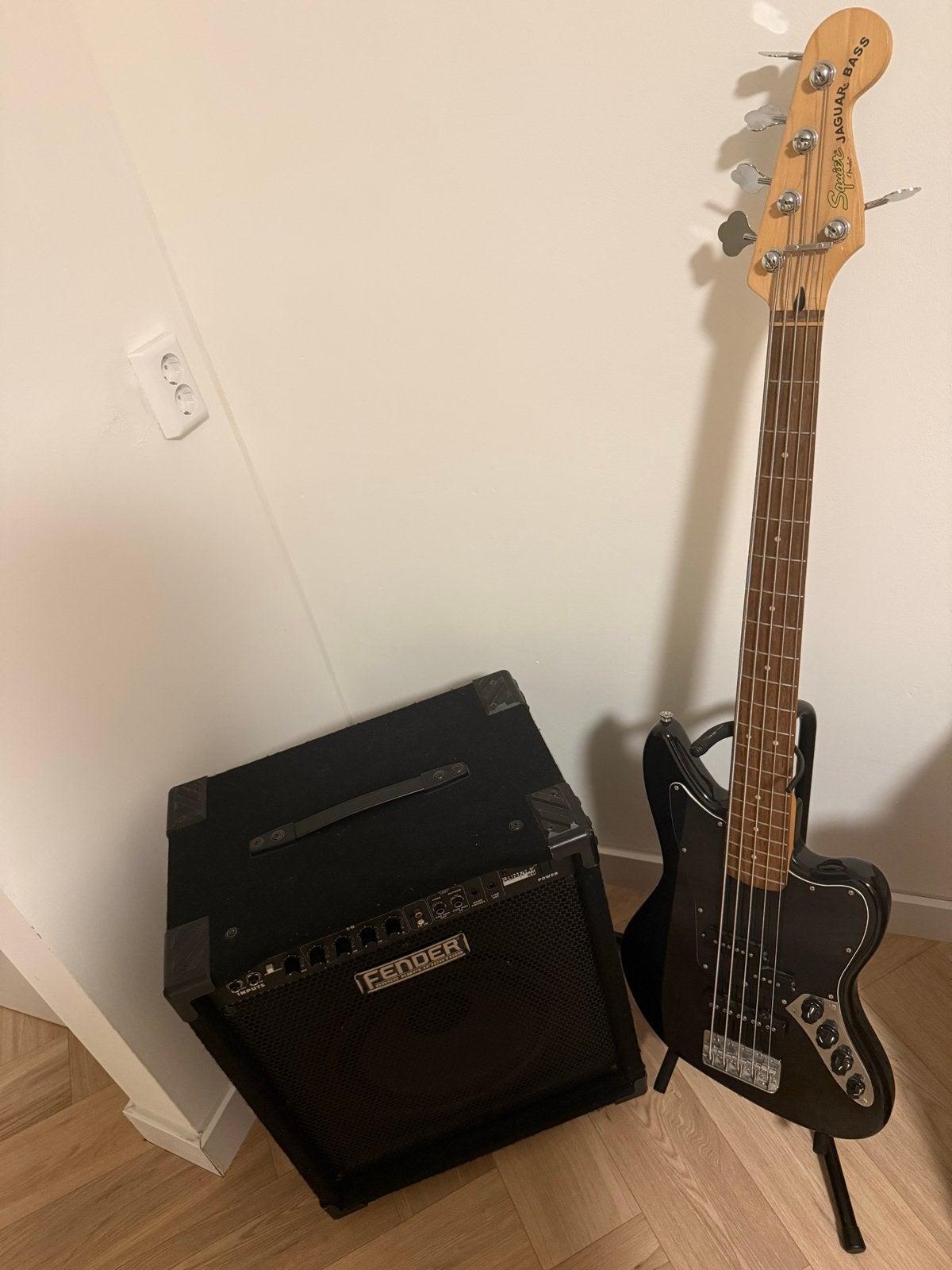 Fender Squier Jaguar Bass met Fender Rumble 60 combo, Muziek en Instrumenten, Ophalen, Zo goed als nieuw, Elektrisch, 5-snarig