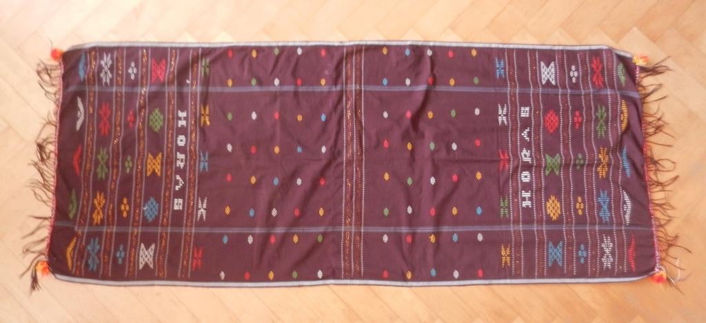 Omslagdoek / sarong Indonesie Batak met tekst HORAS 64x155, Antiek en Kunst, Antiek | Kleden en Textiel, Ophalen of Verzenden