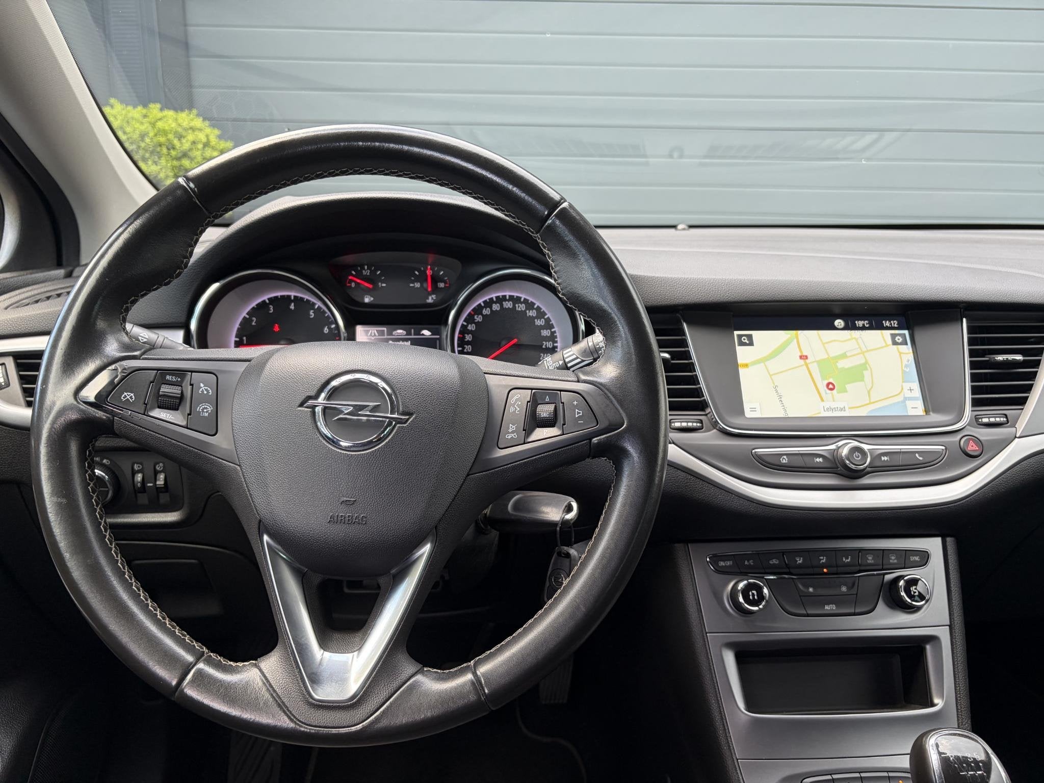 Opel Astra Sports Tourer 1.4 Turbo 120 Jaar Edition ✓150pk, Auto's, Voorwielaandrijving, Dealer onderhouden, Stof, Gebruikt