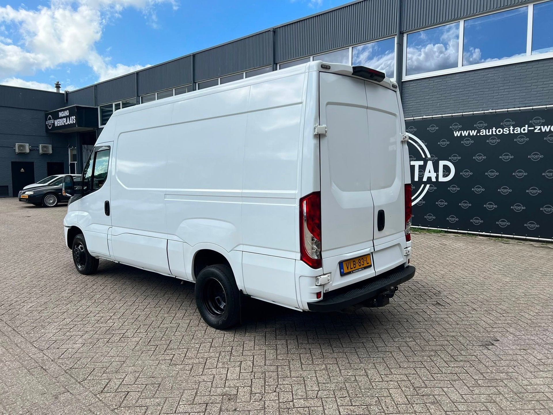 Iveco Daily 35C14V 2.3 352 L2H2 Euro 6 / NAP / APK / Airco /, 13 km/l, Gebruikt, Iveco, Automatische klimaatregeling