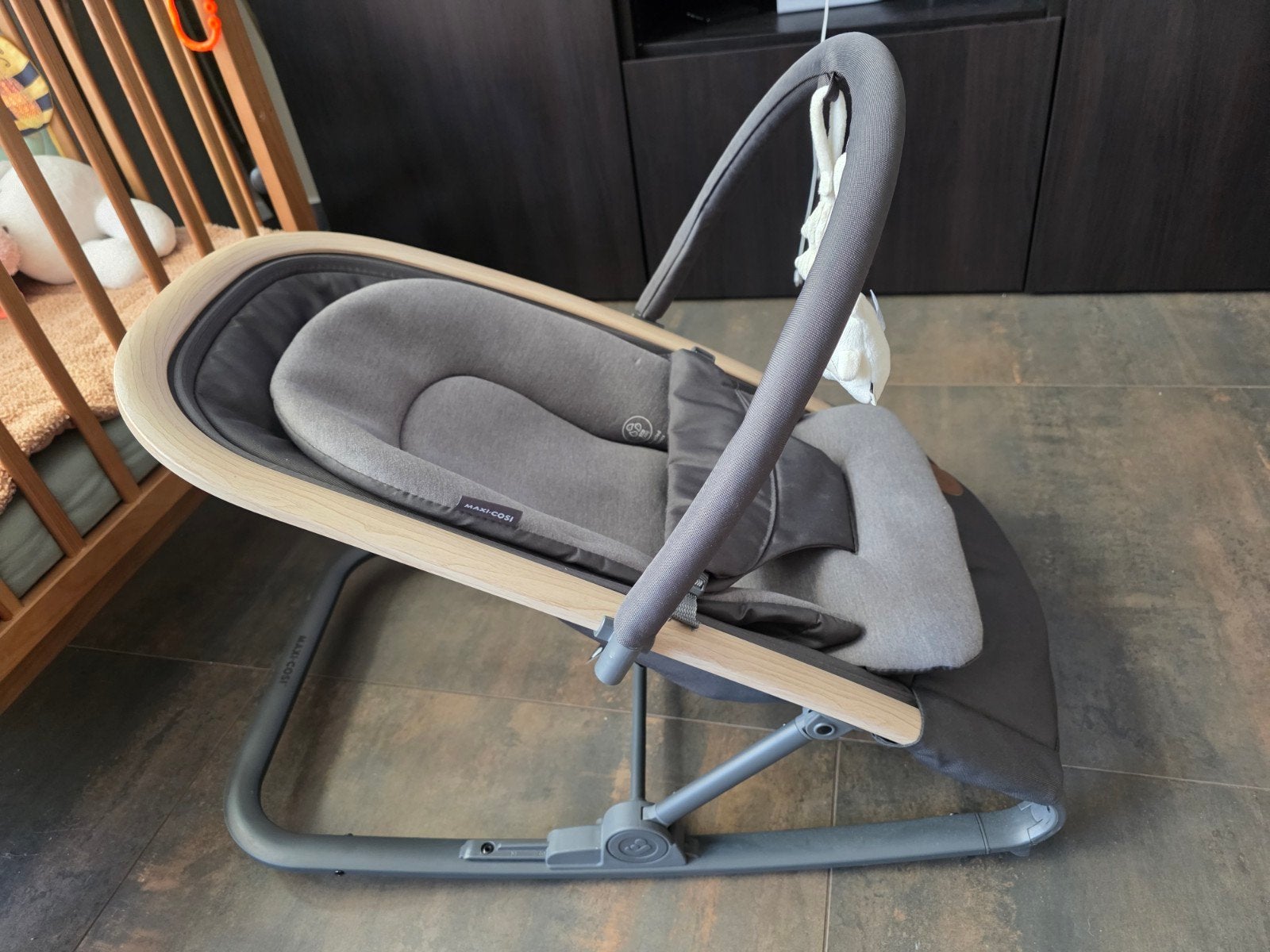 Maxi-Cosi Kori Wipstoel - Essentiële Grijze Baby Wieg, Ophalen, Zo goed als nieuw