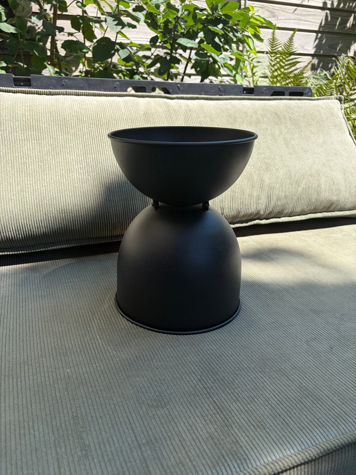 Zwarte metalen bloempot of deco - modern design, Ophalen, Minder dan 30 cm, Minder dan 60 cm, Zo goed als nieuw
