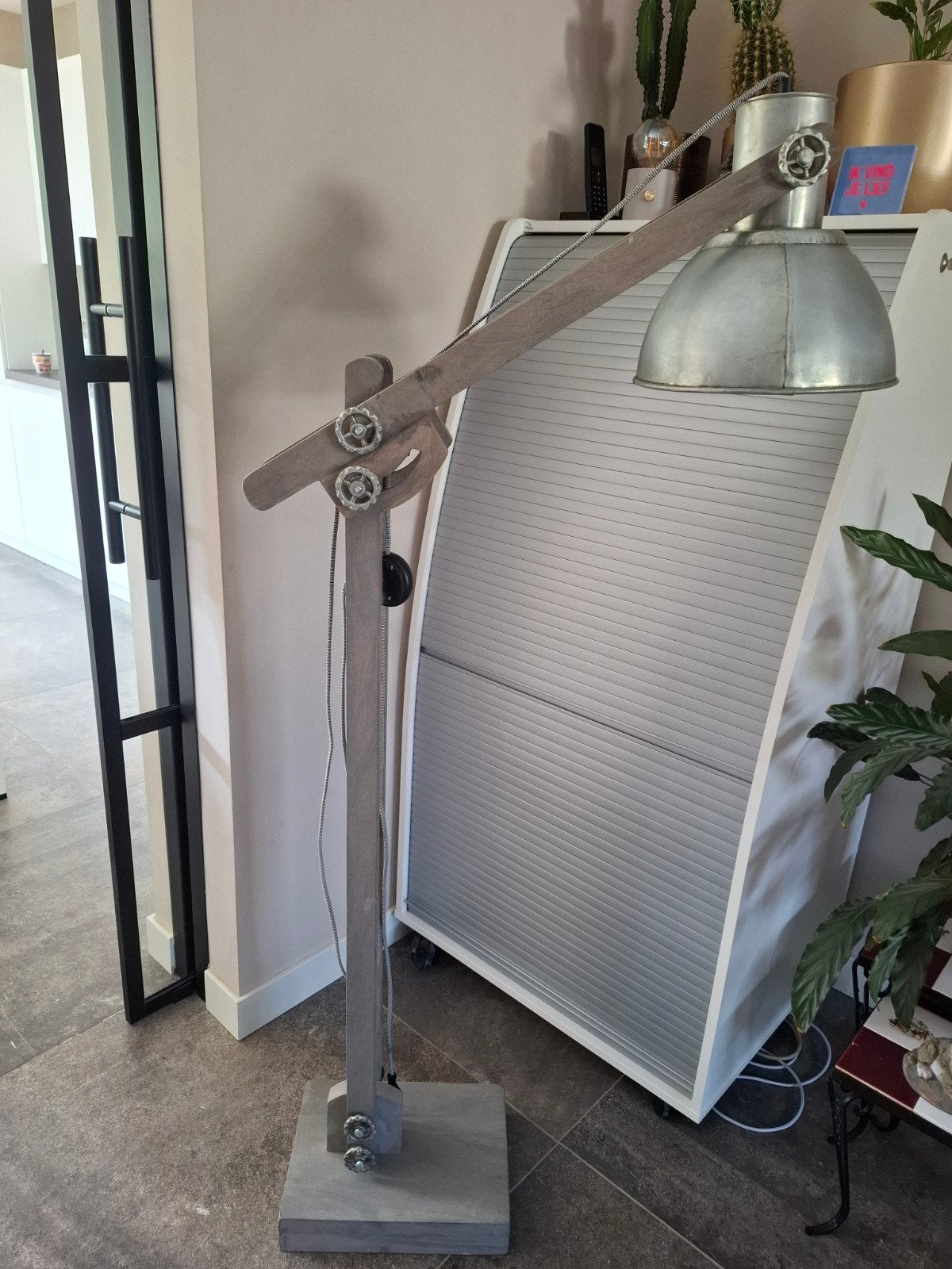 Industriële vloerlamp - Stoer en verstelbaar design, Ophalen, E27 (groot), Zo goed als nieuw, Hout