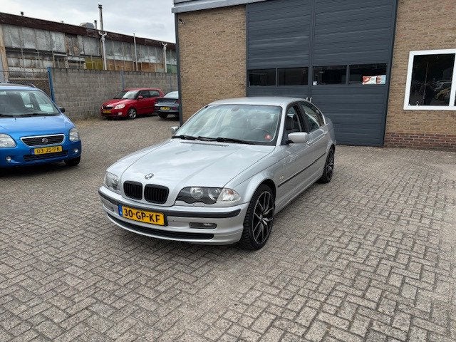 BMW 3-serie 320i Executive-Automaat 170PK, Auto's, Gebruikt, Bedrijf, Grijs, 1600 kg
