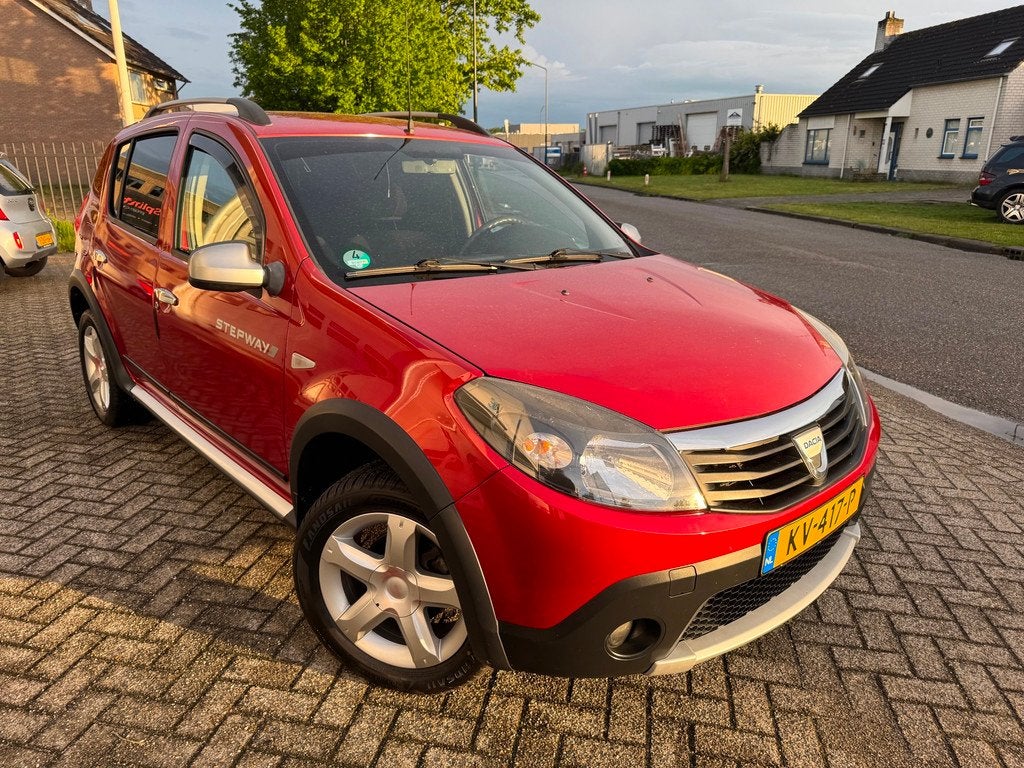 Dacia Sandero 1.6 Stepway Airco,Trekhaak,LM velgen, Auto's, Dacia, 4 cilinders, 14 km/l, Bedrijf, Handgeschakeld