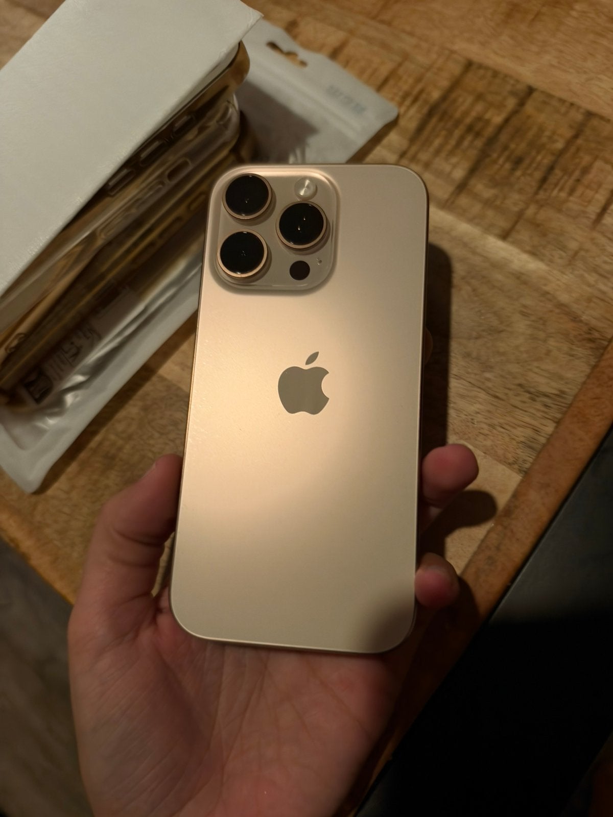 Iphone 16 pro 256 gb Goud, Telecommunicatie, 88 %, Zo goed als nieuw, Zonder simlock, Zonder abonnement
