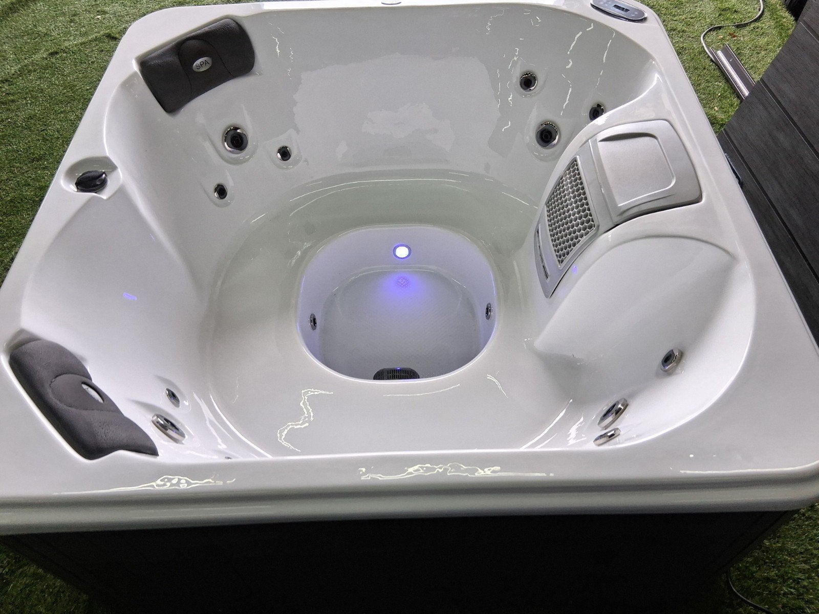Balboa compacte jacuzzi 160x160 cm incl bezorging&garantie, Tuin en Terras, Ophalen of Verzenden, Zo goed als nieuw