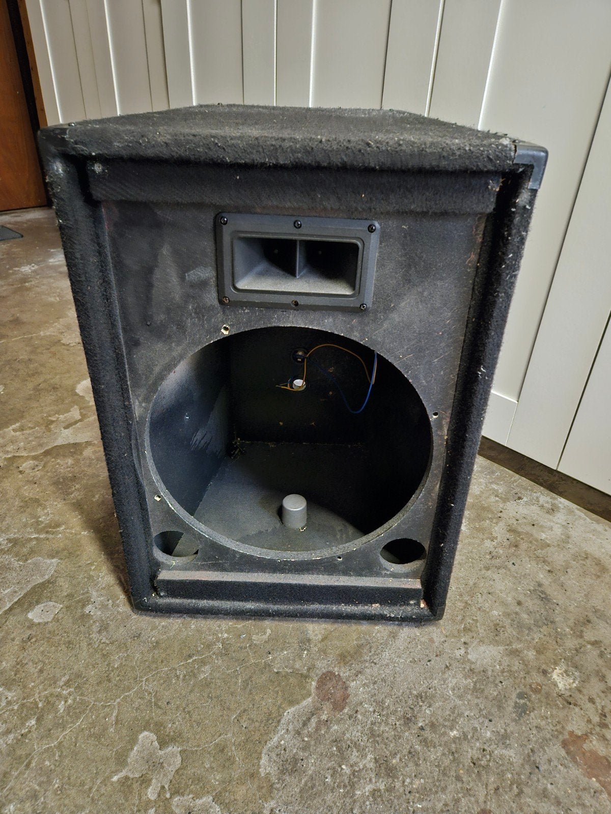 2 lege Peavey Eurosys 3 speakerkasten., Ophalen