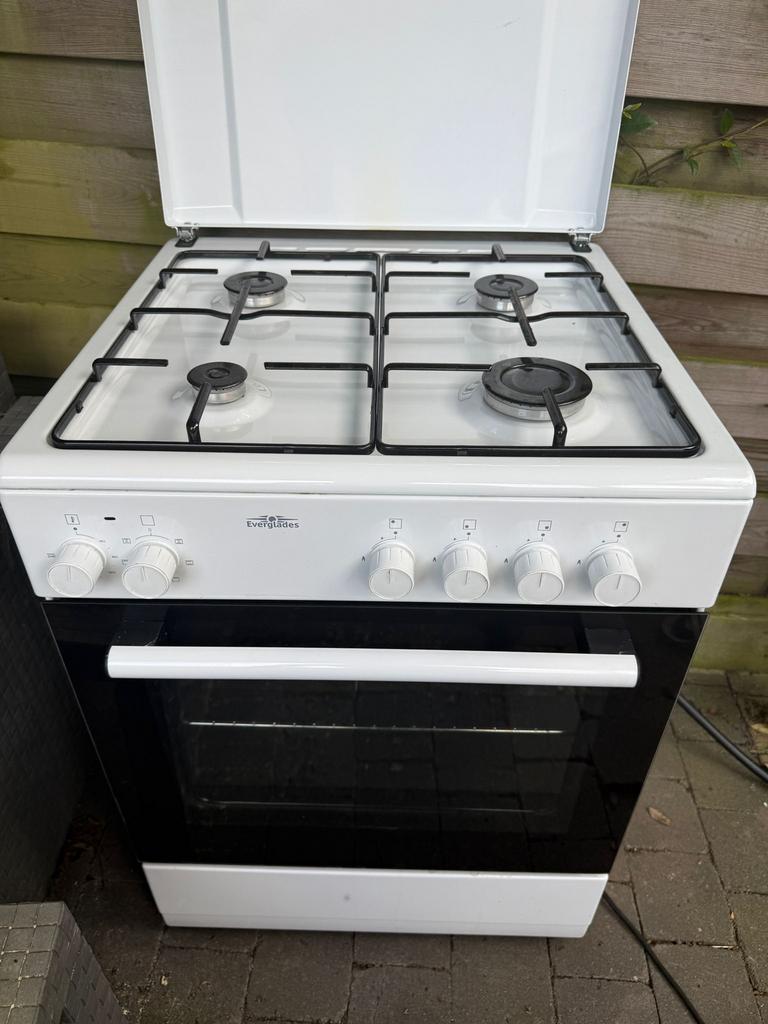 Over met gasfornuis, Witgoed en Apparatuur, Ophalen, Gebruikt, 4 kookzones, Gas