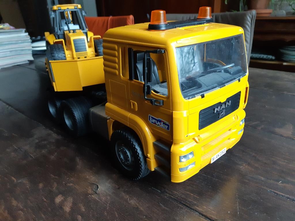 Bruder oplegger met tractor.  Machtig mooi speelgoed, Ophalen of Verzenden