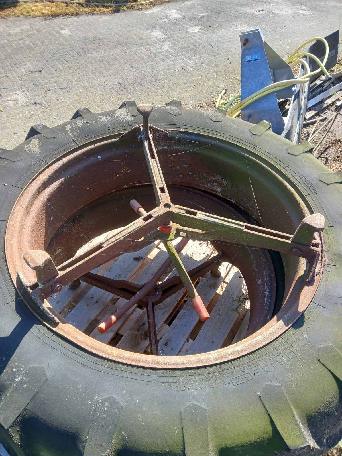 Dubbellucht banden voor tractor, Ophalen