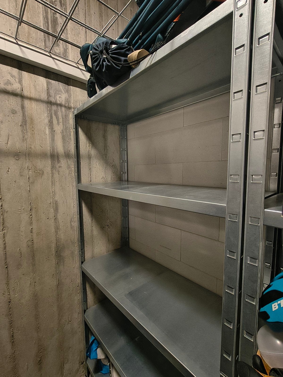 Metalen stellingkasten voor opslag, Ophalen, Gebruikt