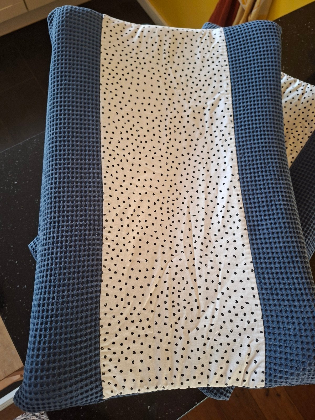 Hoes aankleedkussen 2x blauw met wafelstof en mandje, Gebruikt, Aankleedkussen, Standaard, Ophalen