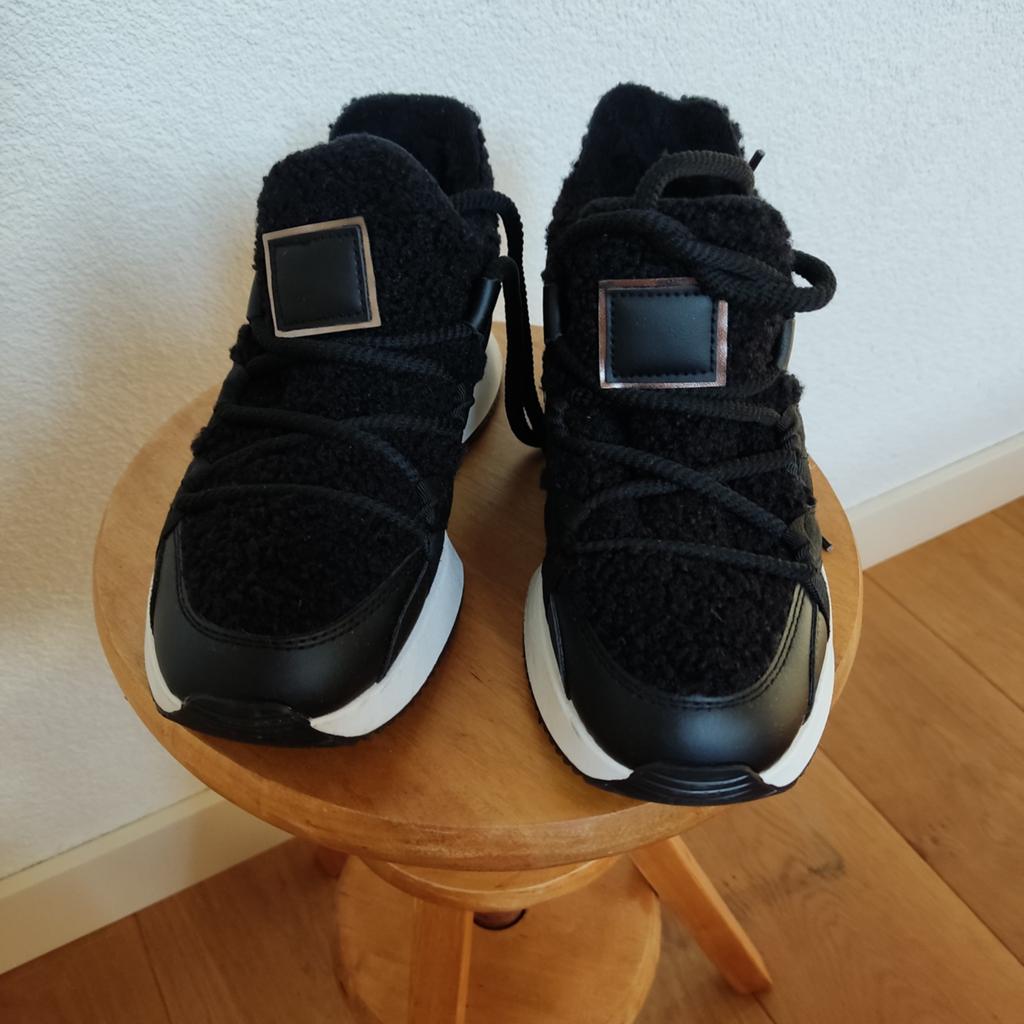 Zwarte teddy sneakers maat 39, Ophalen of Verzenden, Zo goed als nieuw, Zwart, Sneakers of Gympen
