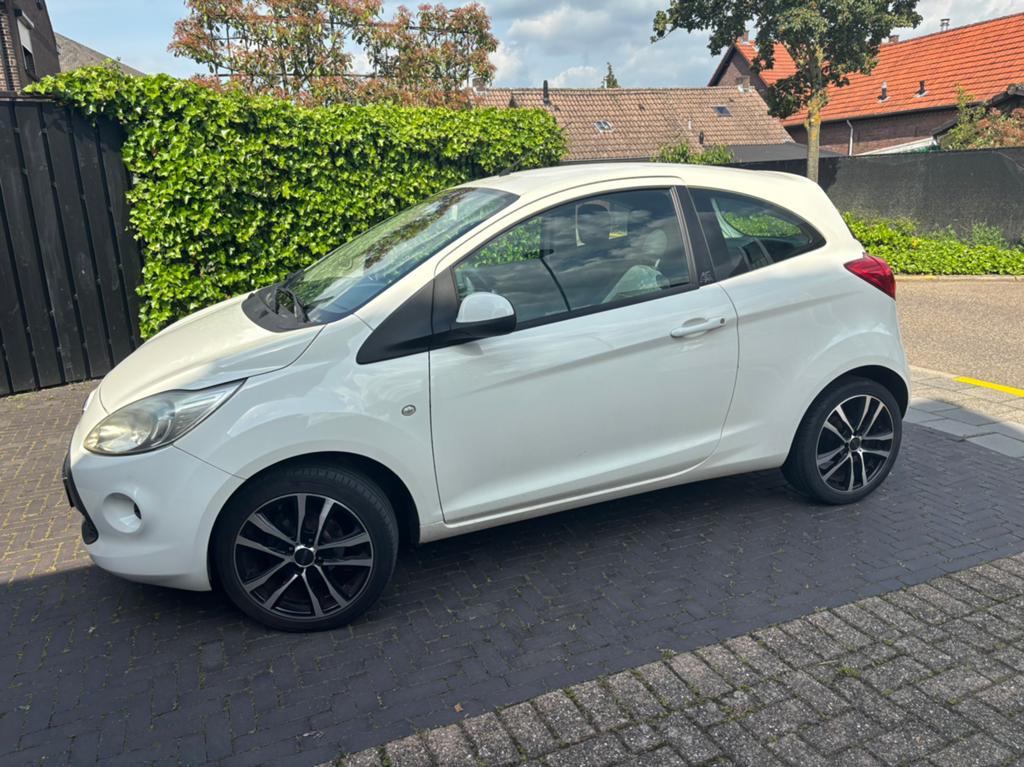 Ford Ka 1.2 51KW Wit 2009, Auto's, Ford, Voorwielaandrijving, 1242 cc, 4 cilinders, 4 stoelen