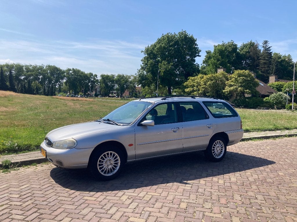 Ford Mondeo 1.8 Ghia Wagon 2000 - Rijdt! APK t/m Dec 2026!, Auto's, Ford, 4 cilinders, Mondeo, 1796 cc, Stationwagon