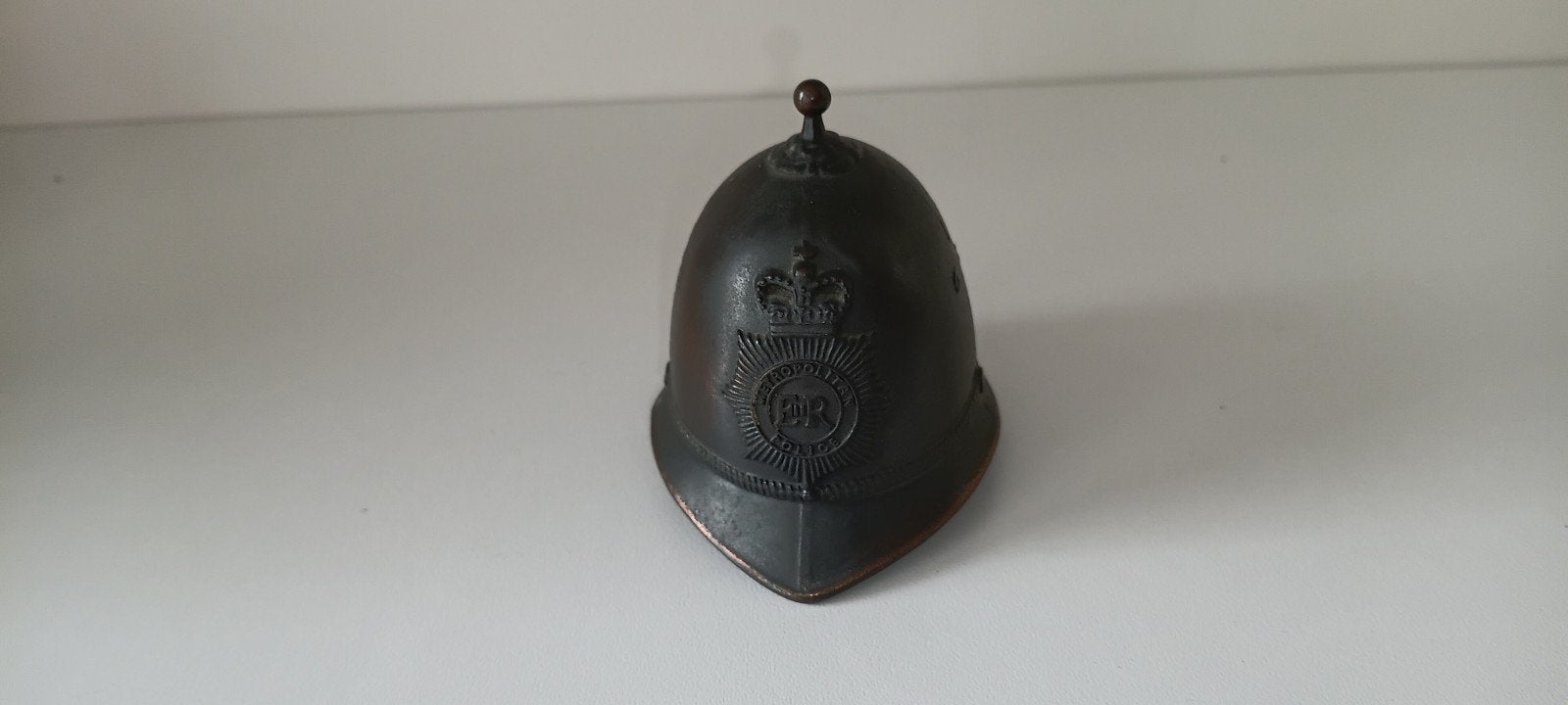 Politiehelm Engelse Bobby met bel., Verzamelen, Ophalen of Verzenden, Zo goed als nieuw