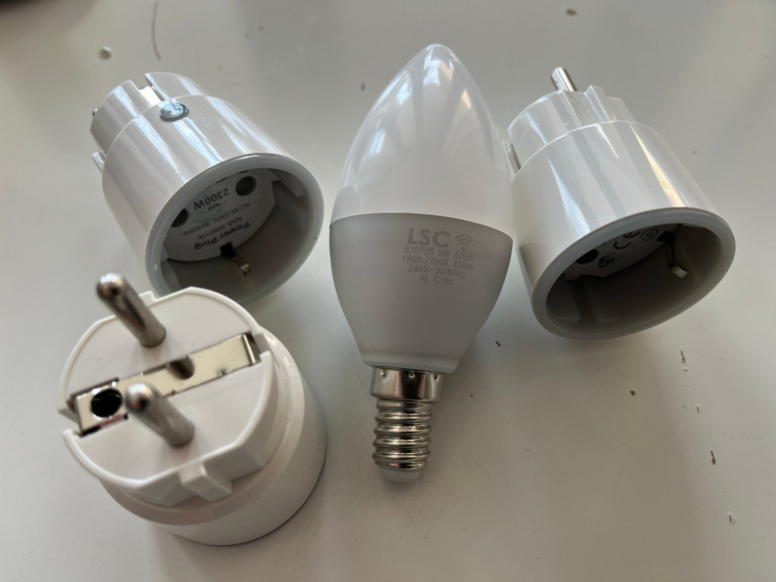 LSC Smart Home / Tuya 3x 220v schakelaars en E14 kleurenlamp, Overige merken, Gebruikt, Kunststof, Verzenden