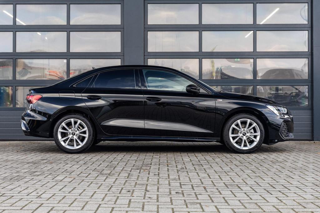 Audi A3 Limousine 30 TFSI 115pk S Edition | Panoramadak | He, Auto's, 12 maanden, 1498 cc, 4 cilinders, Zwart
