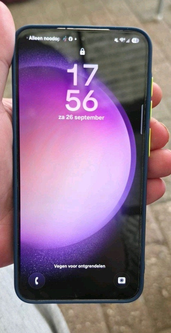 Foto 2 van te koop/ruil Samsung S23+ 512GB met barstje,